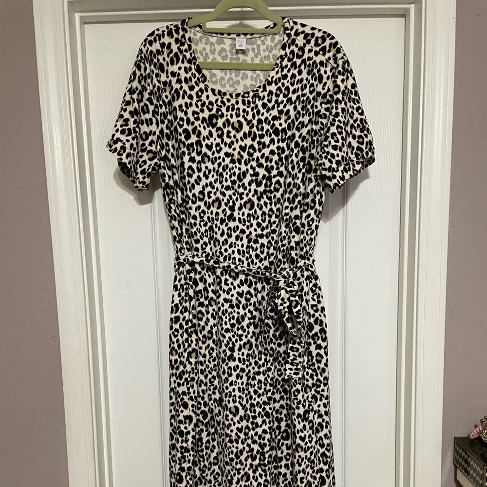 Midi leopard t shirt dress